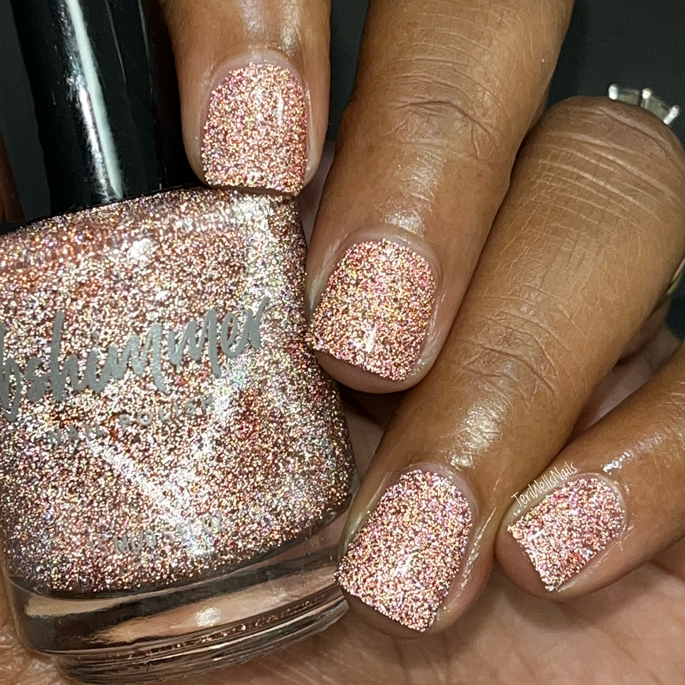 PiggieLuv: Gold glitter with pink roses nail art
