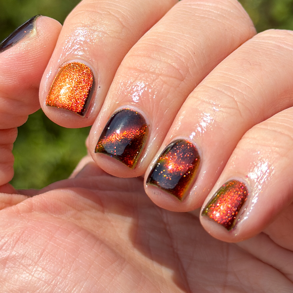 Heated Up Multichrome Magnetic Nail Polish - Image 11