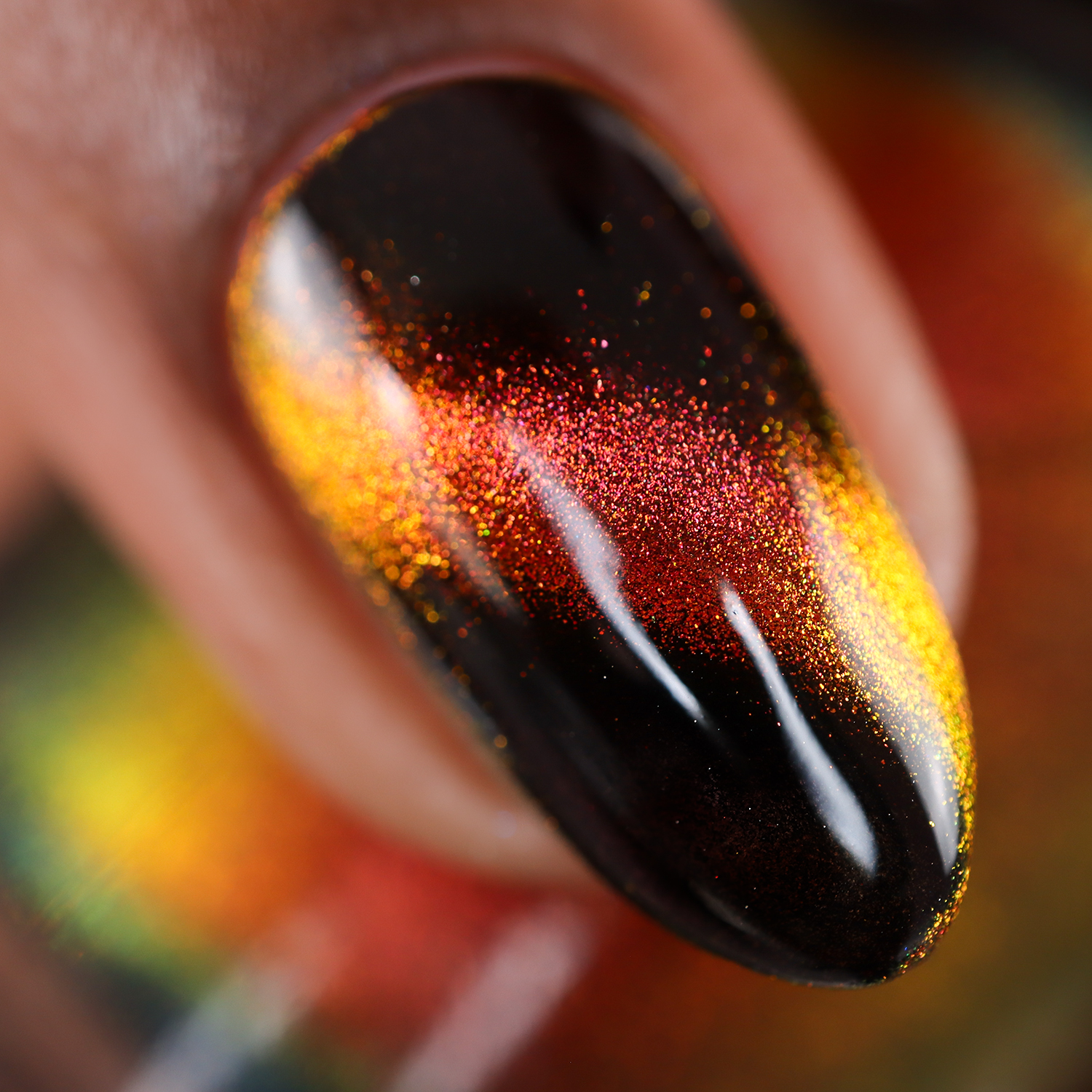 Heated Up Multichrome Magnetic Nail Polish - Image 12