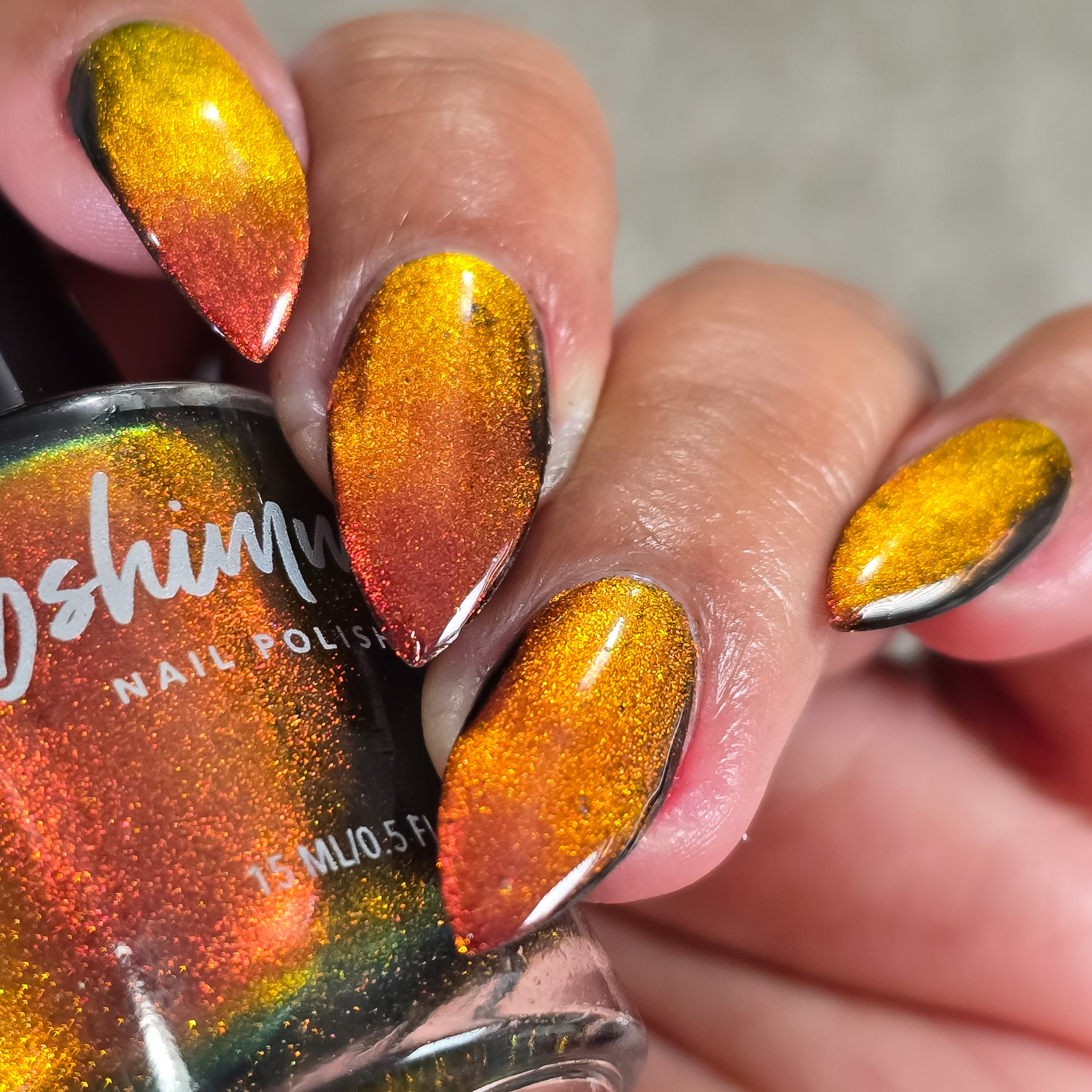 Heated Up Multichrome Magnetic Nail Polish - Image 10