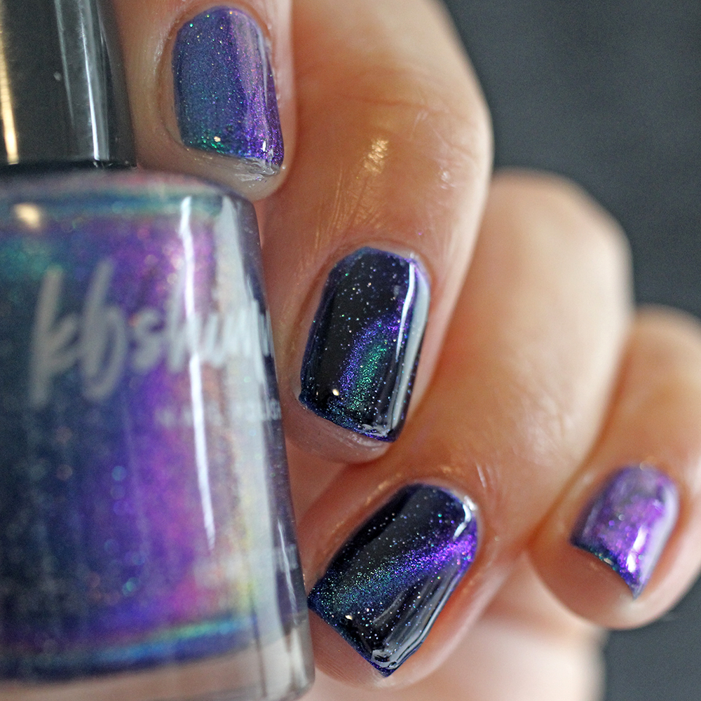 How Polarizing Multichrome Magnetic Nail Polish - Image 3
