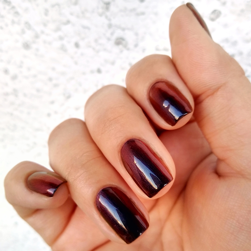 Obsidian Multichrome Nail Polish - Image 4