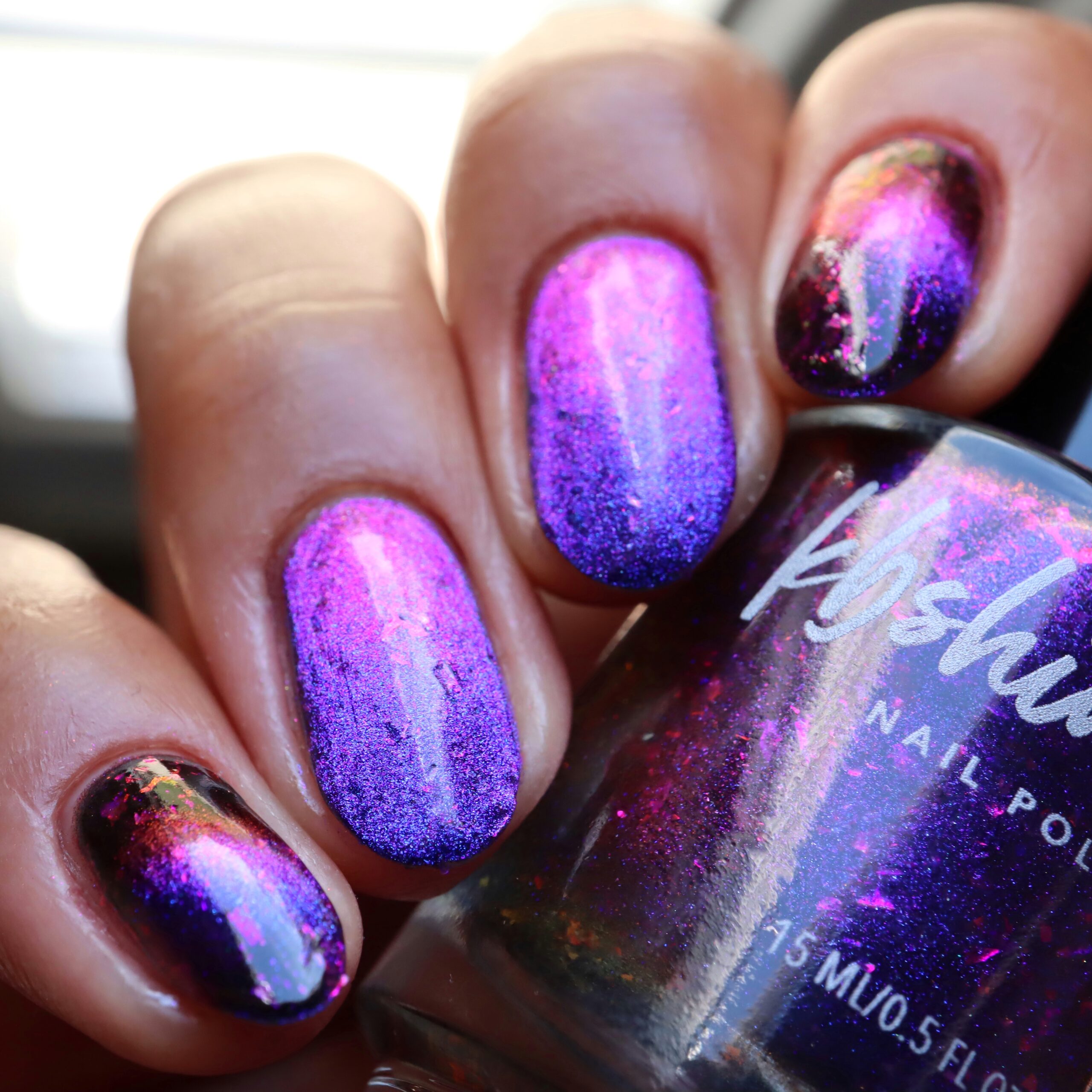 Spectral Feeling Magnetic Nail Polish - Image 2